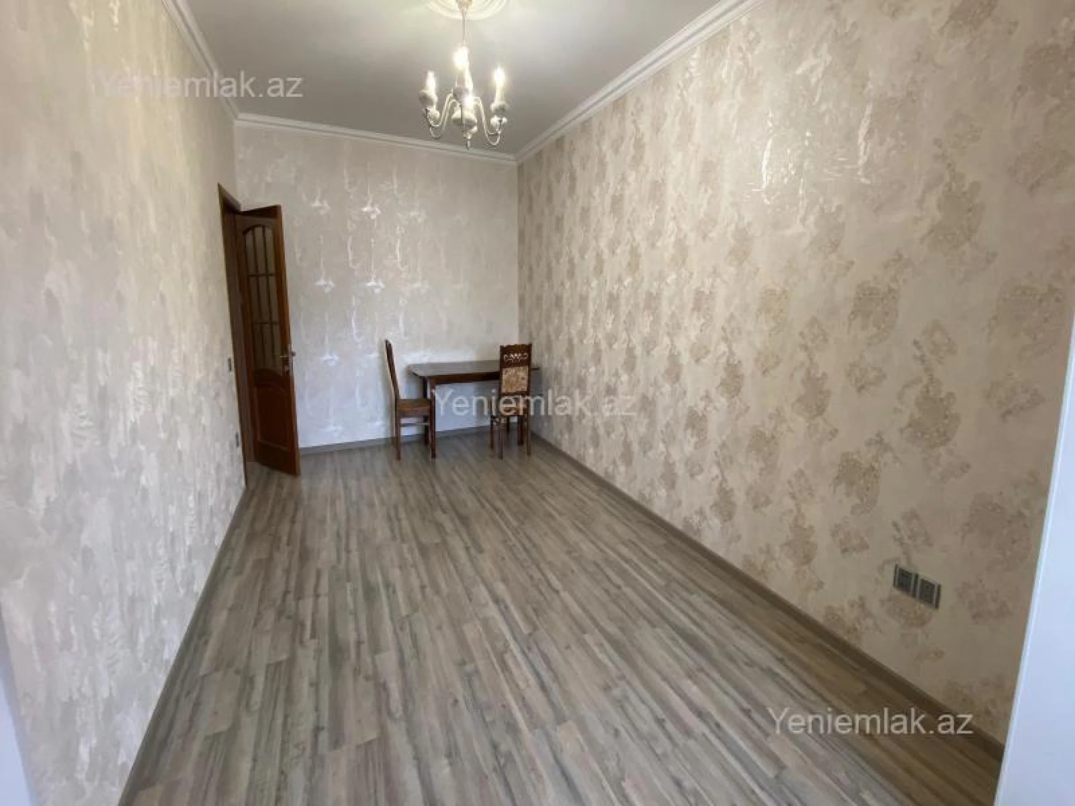 Satılır 2 otaqlı köhnə tikili 65 m²