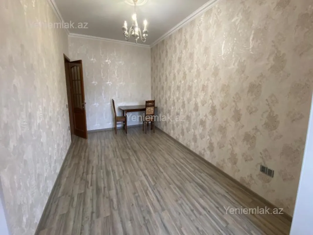 Satılır 2 otaqlı köhnə tikili 65 m²