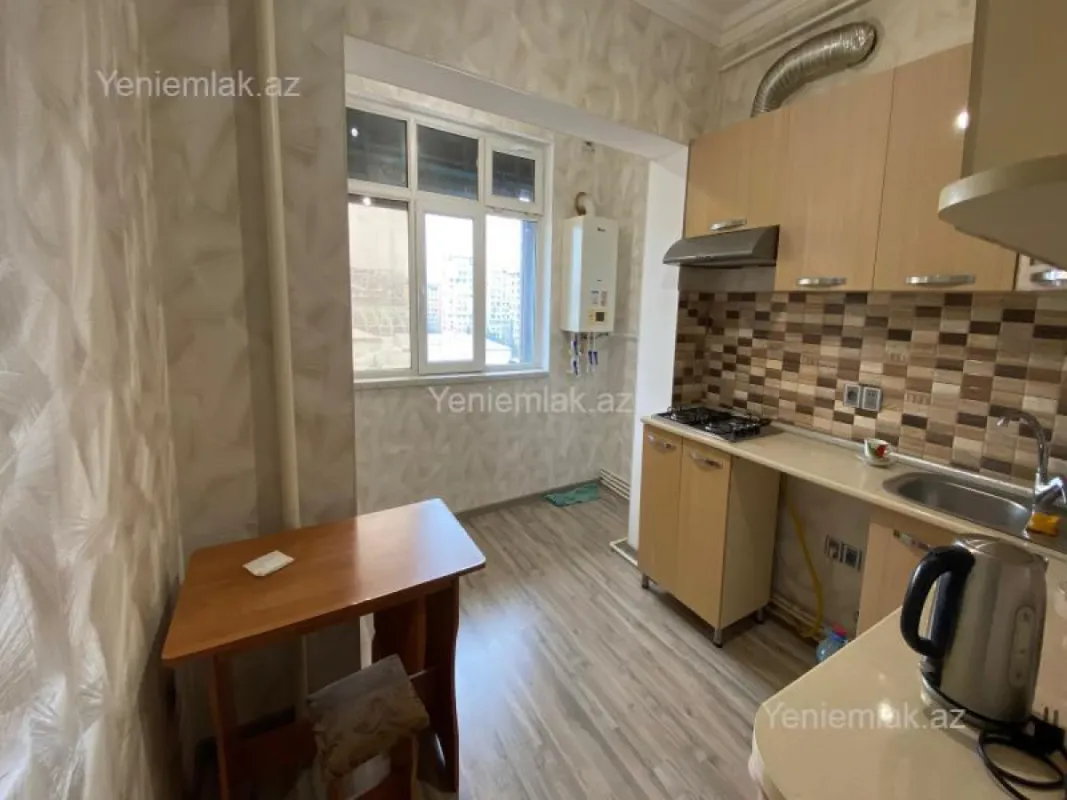 Satılır 2 otaqlı köhnə tikili 65 m²