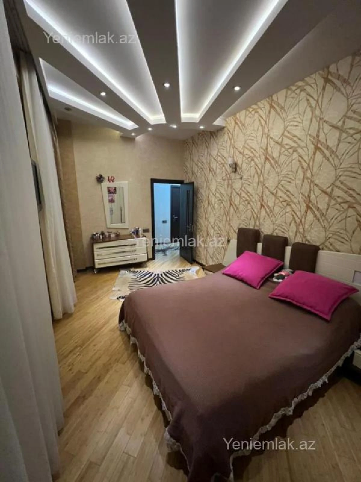 Satılır 4 otaqlı yeni tikili 160 m²