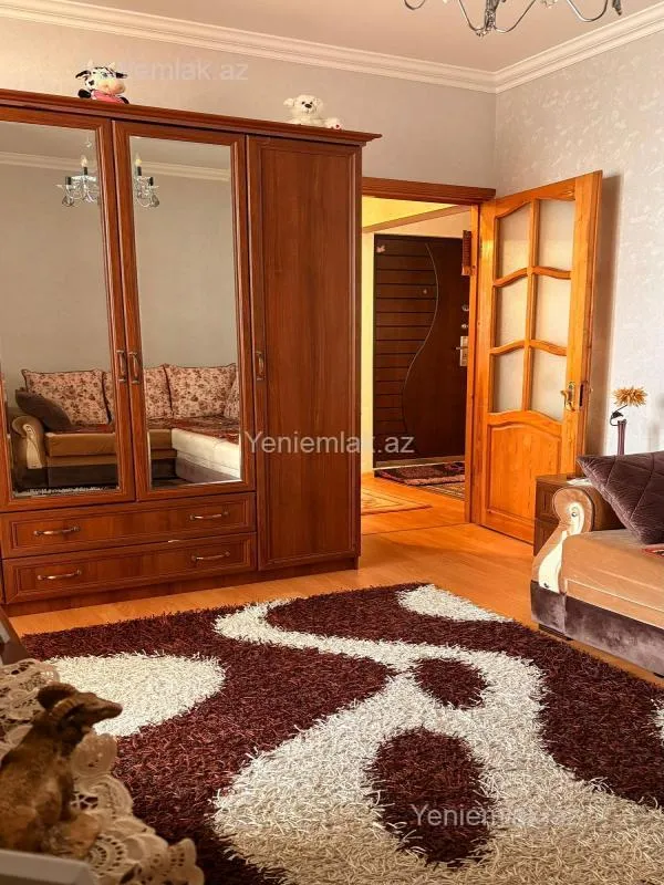 Satılır 2 otaqlı köhnə tikili 65 m²