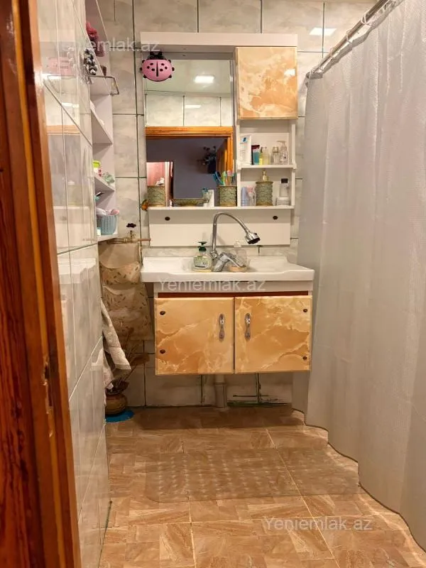 Satılır 2 otaqlı köhnə tikili 65 m²