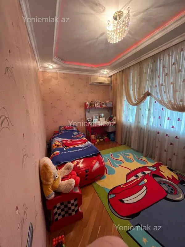 Satılır 4 otaqlı yeni tikili 215 m²