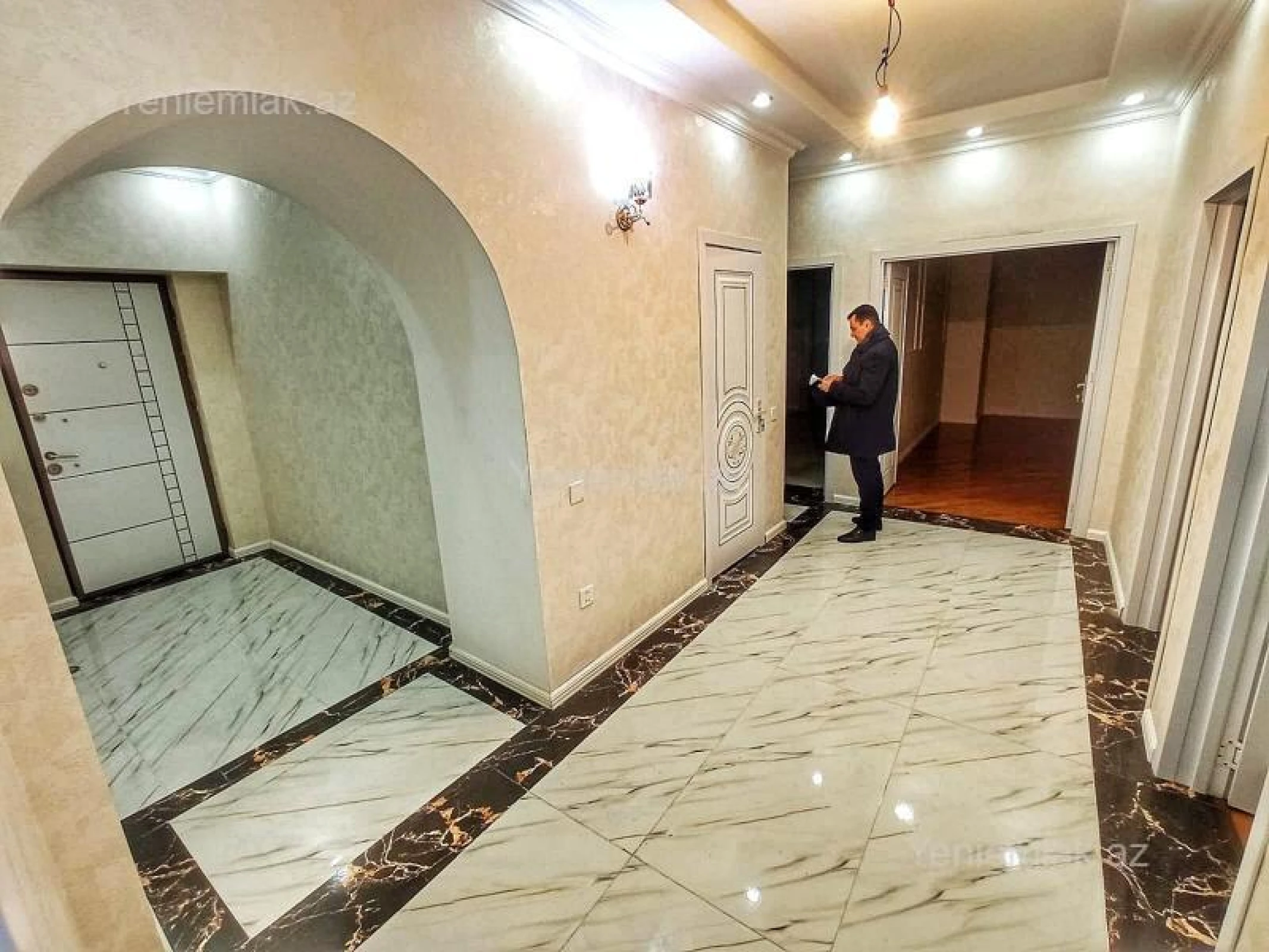 Satılır 4 otaqlı yeni tikili 180 m²