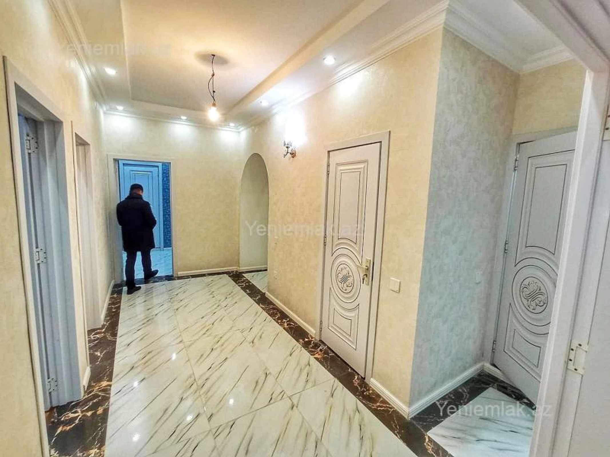 Satılır 4 otaqlı yeni tikili 180 m²