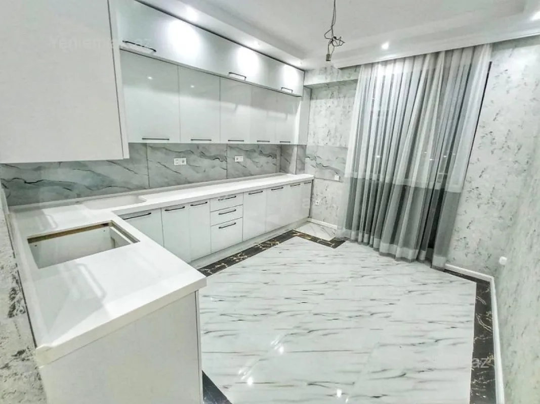 Satılır 4 otaqlı yeni tikili 180 m²