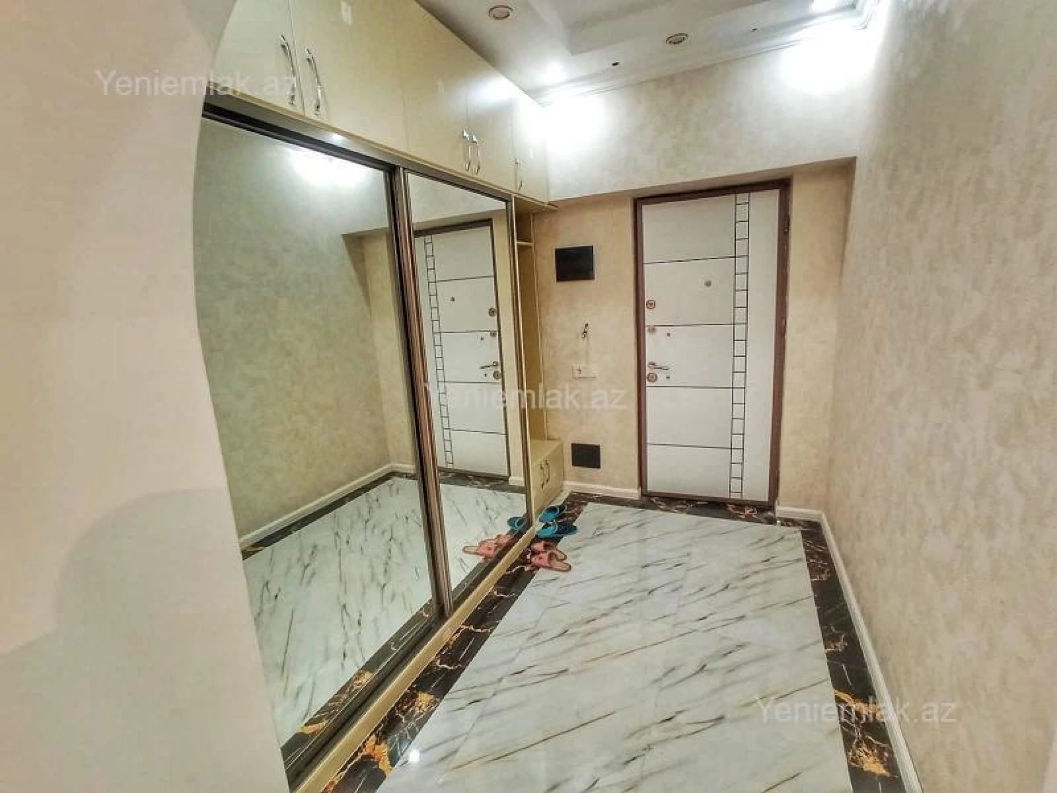 Satılır 4 otaqlı yeni tikili 180 m²