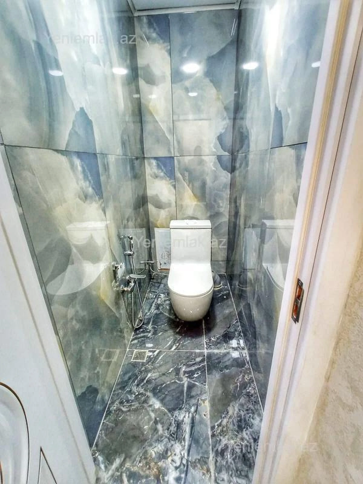 Satılır 4 otaqlı yeni tikili 180 m²