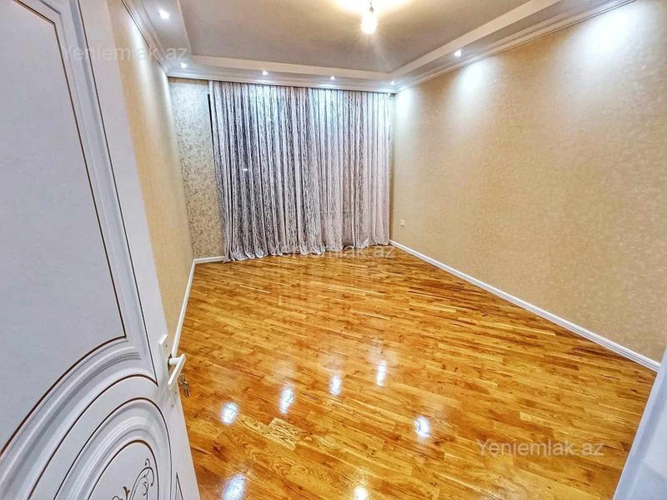 Satılır 4 otaqlı yeni tikili 180 m²
