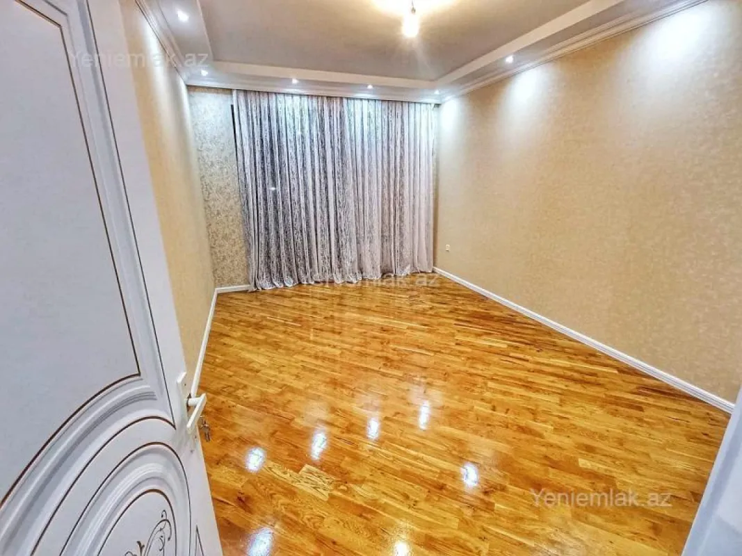 Satılır 4 otaqlı yeni tikili 180 m²