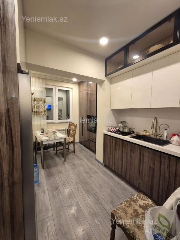 Satılır 2 otaqlı köhnə tikili 75 m²