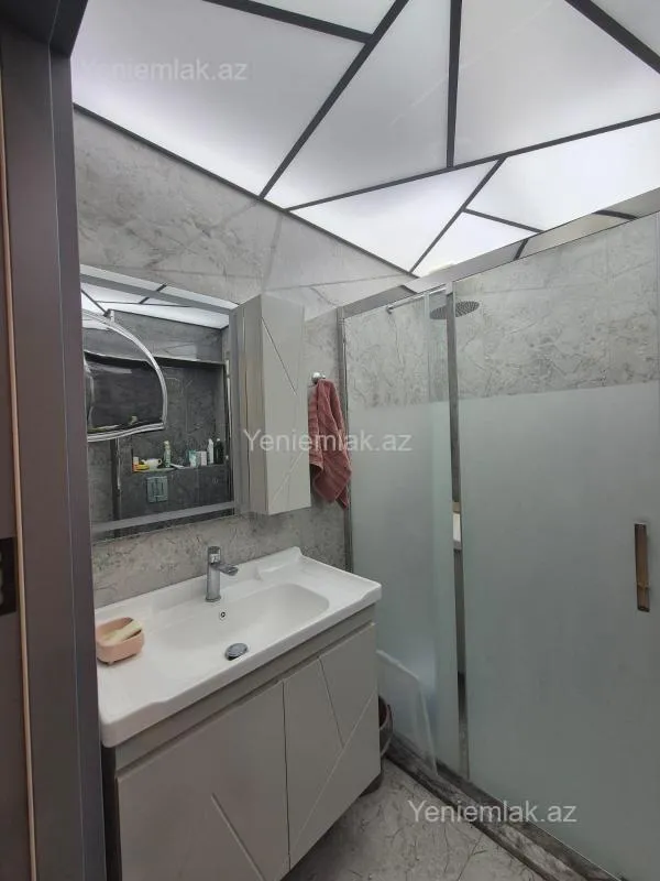 Satılır 2 otaqlı köhnə tikili 75 m²