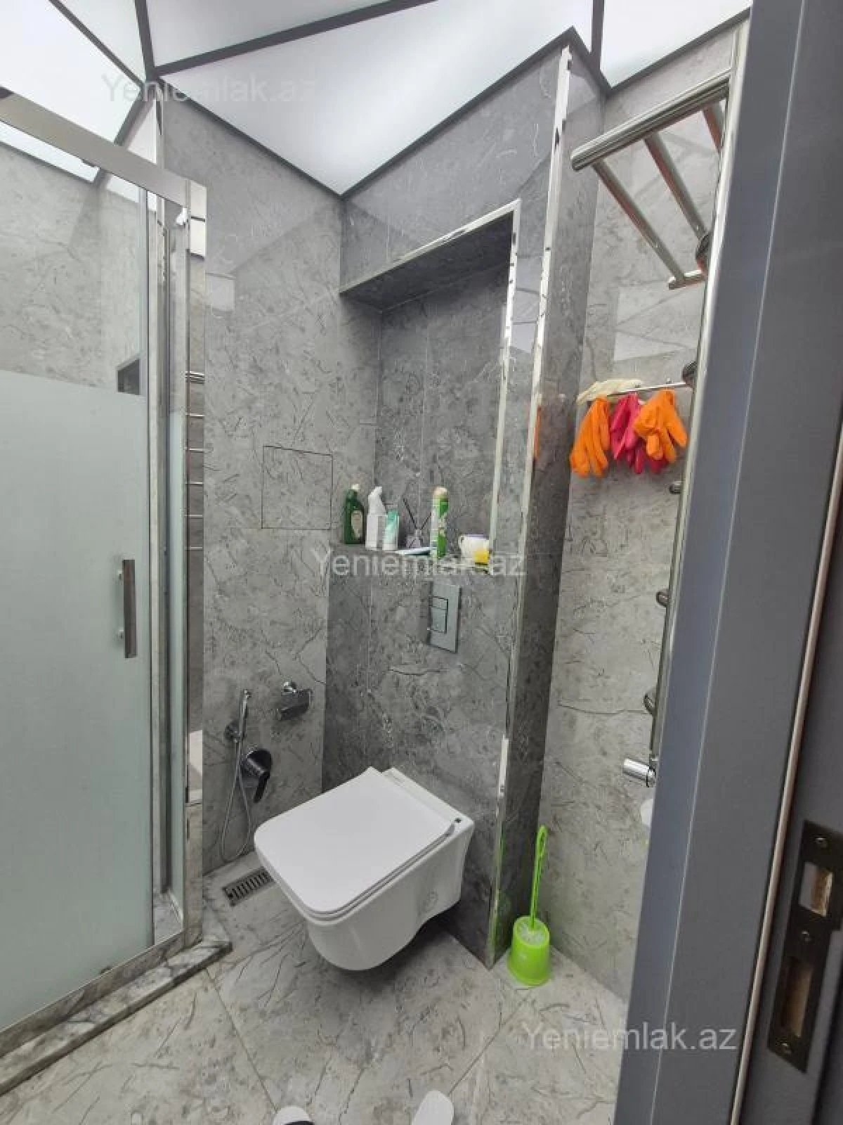 Satılır 2 otaqlı köhnə tikili 75 m²