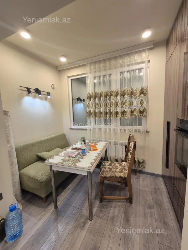 Satılır 2 otaqlı köhnə tikili 75 m²