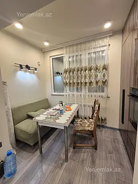 Satılır 2 otaqlı köhnə tikili 75 m²