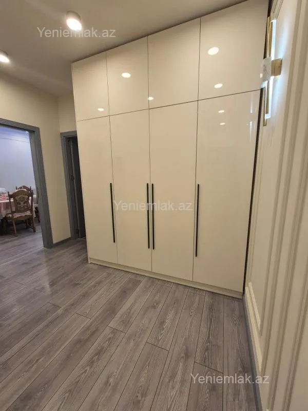 Satılır 2 otaqlı köhnə tikili 75 m²