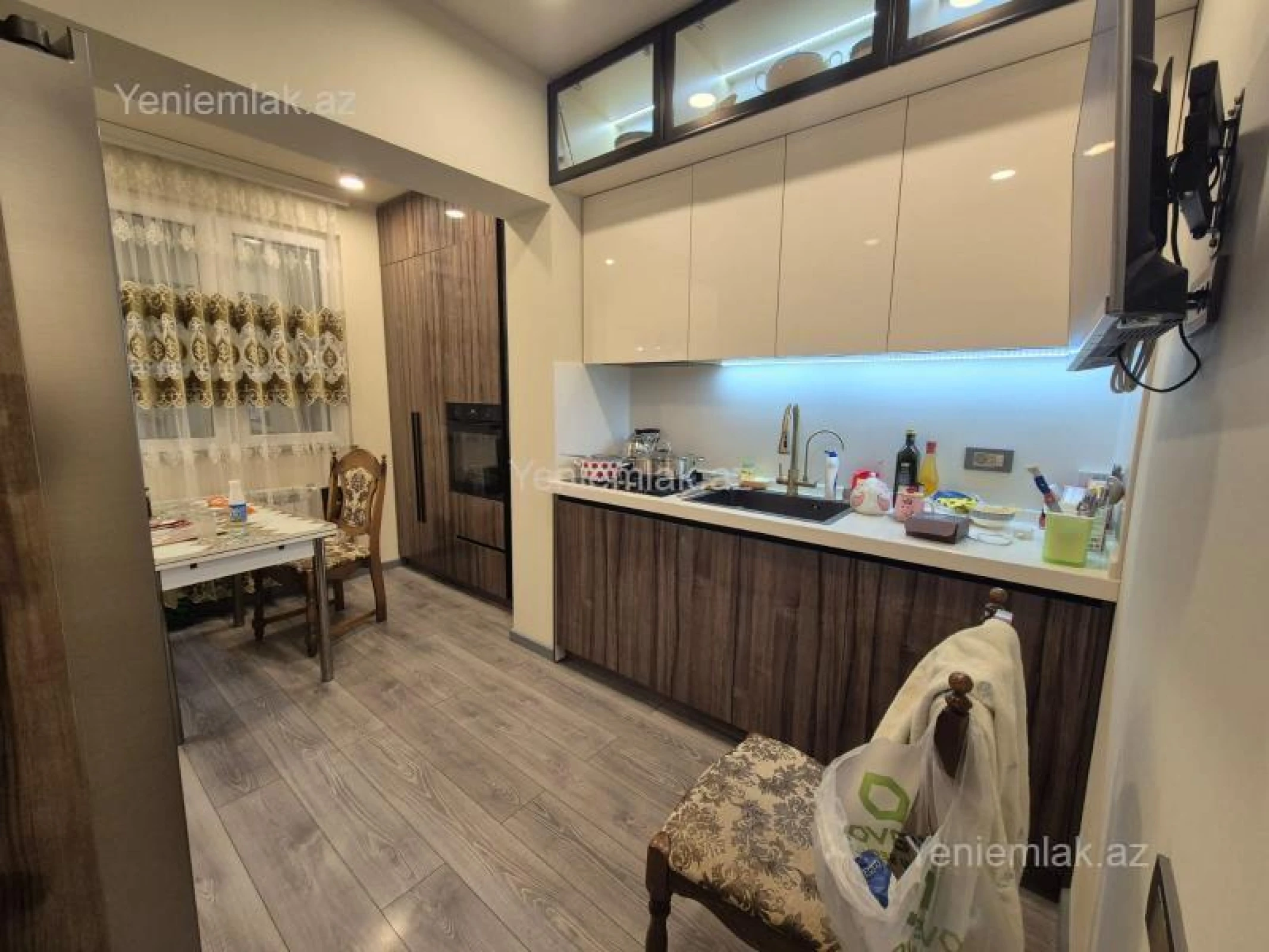 Satılır 2 otaqlı köhnə tikili 75 m²