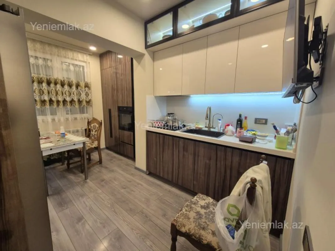 Satılır 2 otaqlı köhnə tikili 75 m²