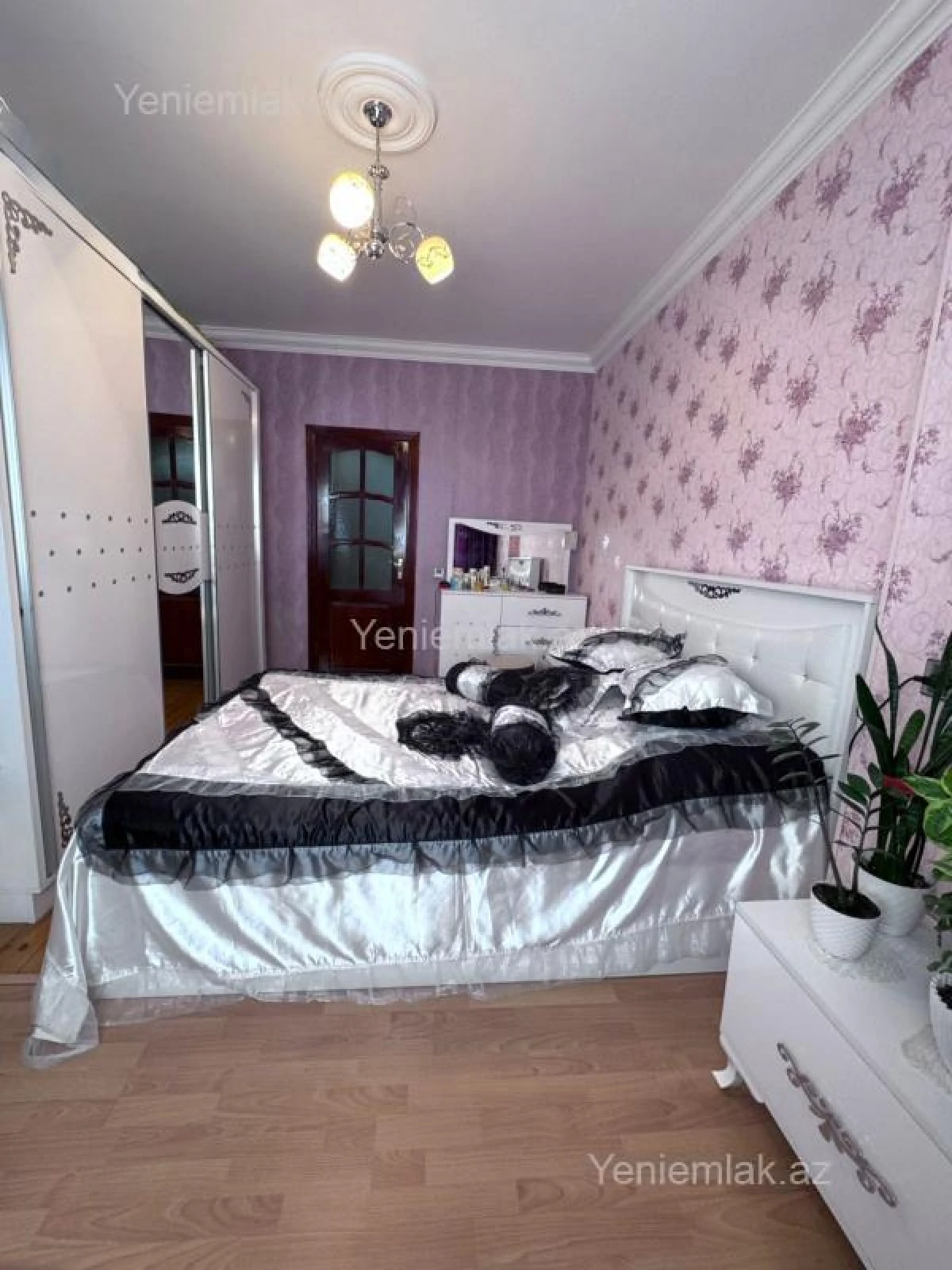 Satılır 3 otaqlı köhnə tikili 80 m²