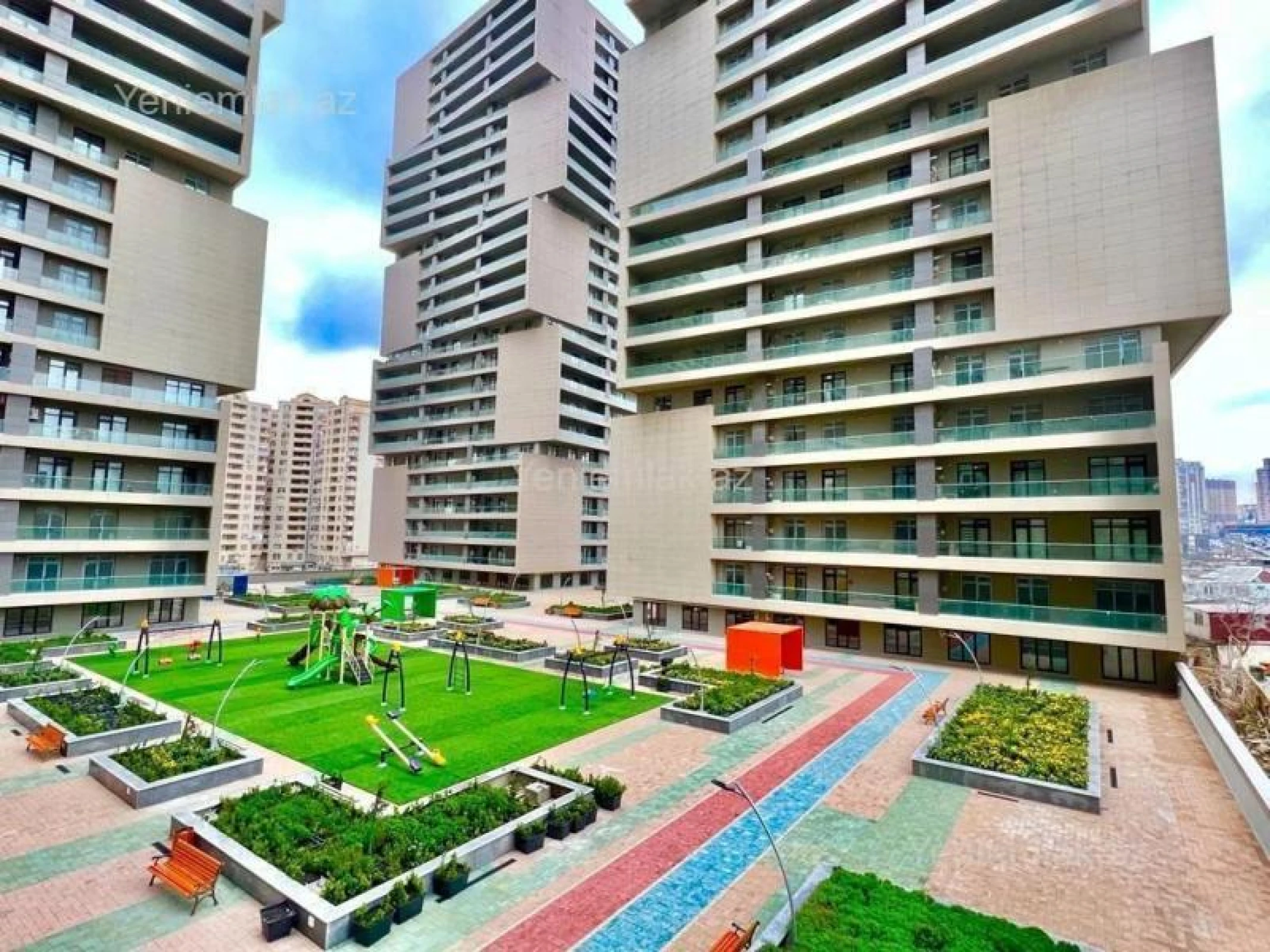 Satılır 3 otaqlı yeni tikili 110 m²