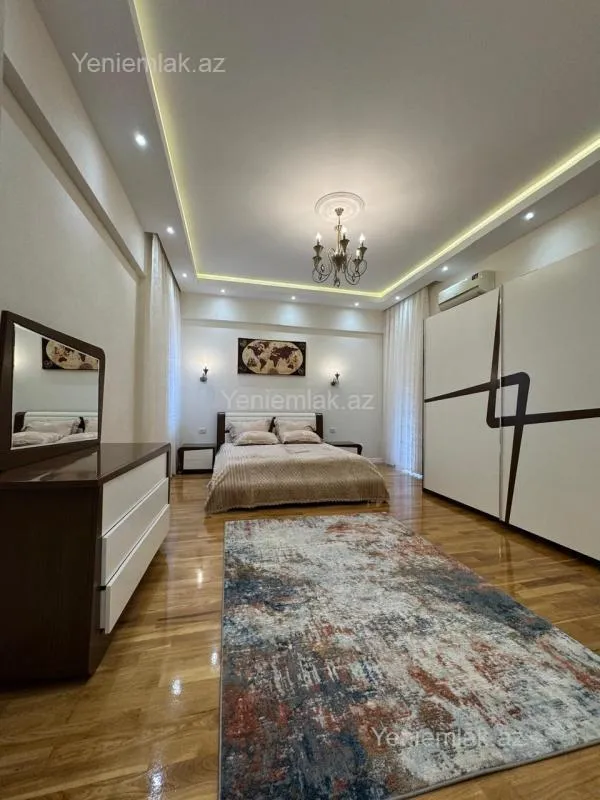 Satılır 4 otaqlı yeni tikili 220 m²