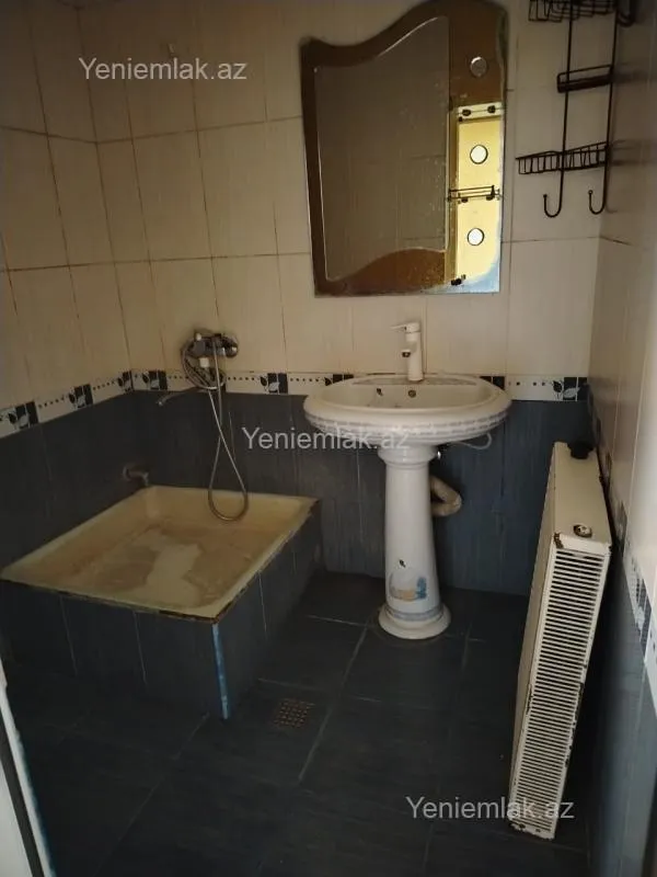 Satılır 2 otaqlı köhnə tikili 65 m²