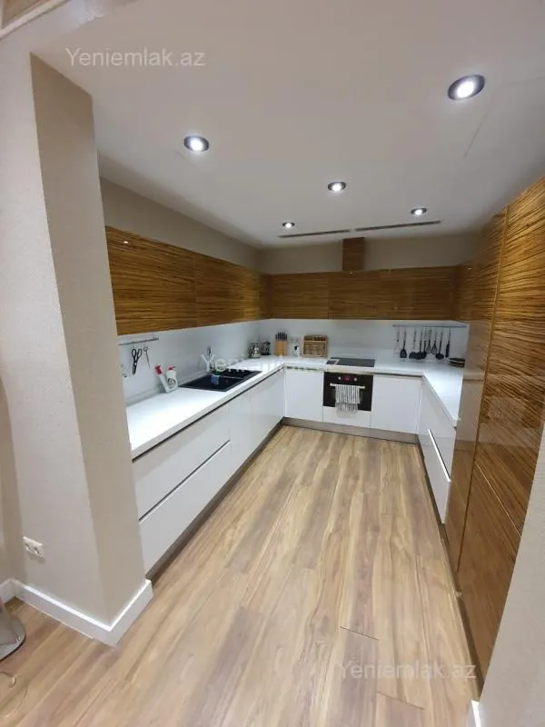 Satılır 3 otaqlı yeni tikili 115 m²