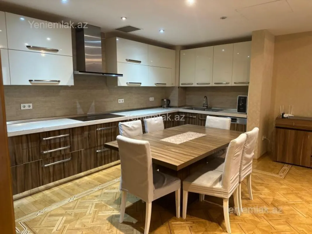 Satılır 3 otaqlı yeni tikili 170 m²