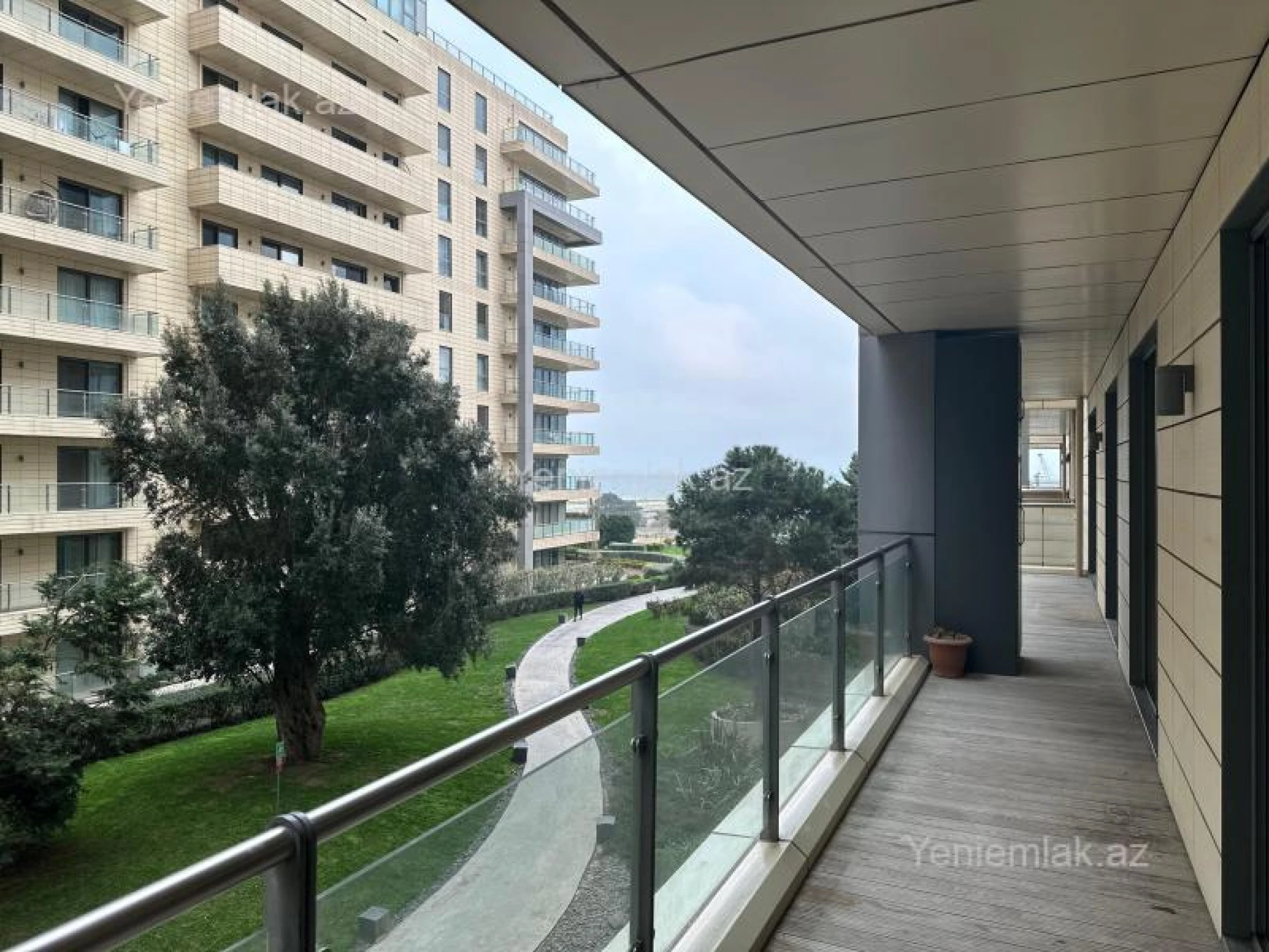 Satılır 3 otaqlı yeni tikili 170 m²