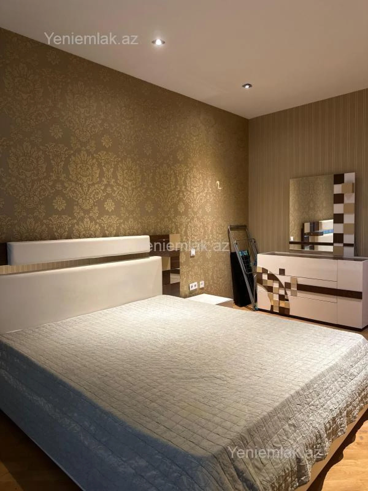 Satılır 3 otaqlı yeni tikili 170 m²