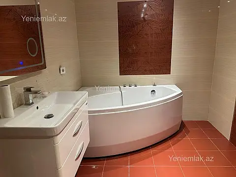 Satılır 3 otaqlı yeni tikili 170 m²