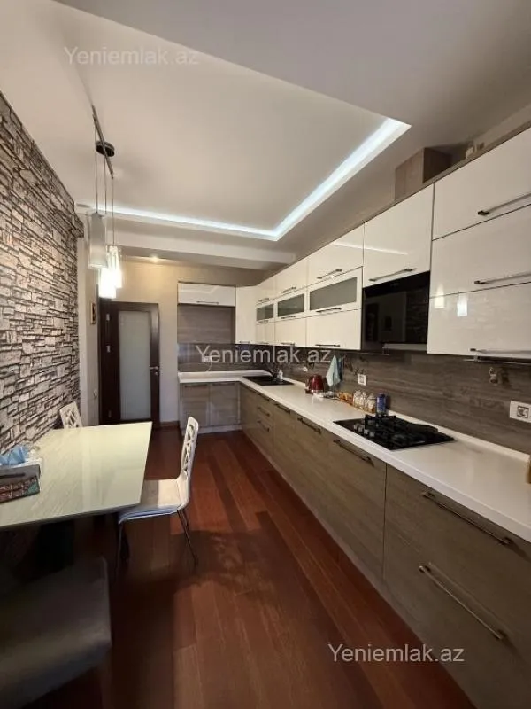 Satılır 4 otaqlı yeni tikili 180 m²