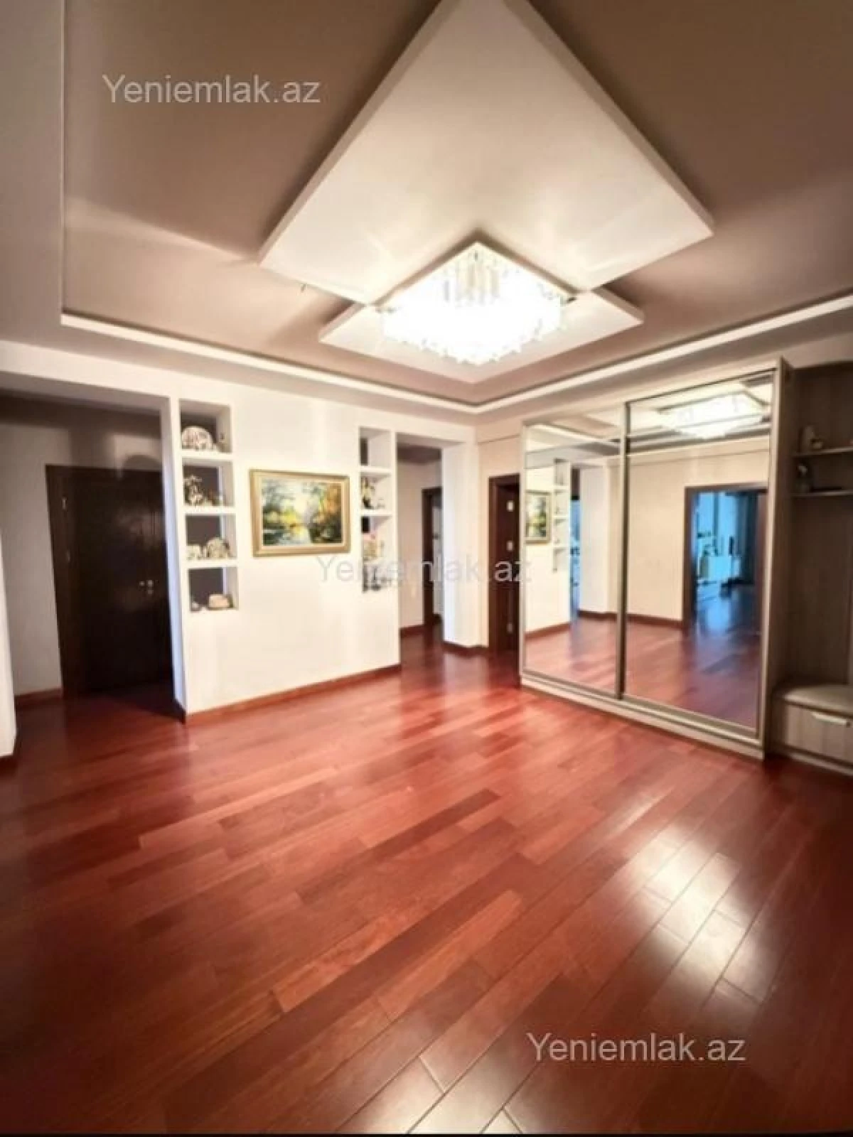 Satılır 4 otaqlı yeni tikili 180 m²