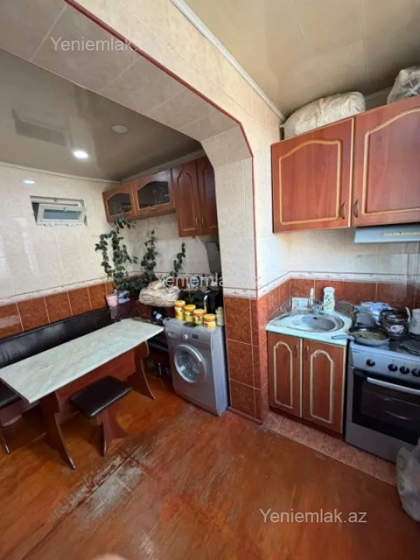 Satılır 2 otaqlı köhnə tikili 55 m²