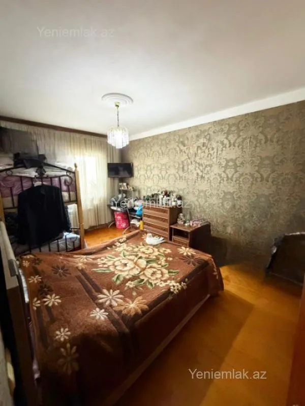 Satılır 2 otaqlı köhnə tikili 55 m²