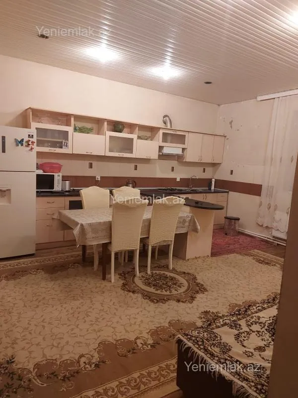 Satılır 5 otaqlı həyət evi 250 m²