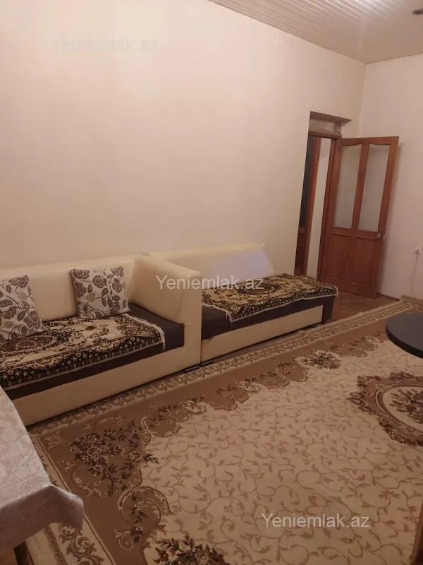 Satılır 5 otaqlı həyət evi 250 m²