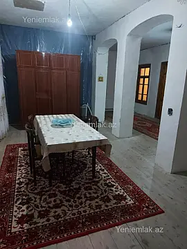 Satılır 5 otaqlı həyət evi 250 m²