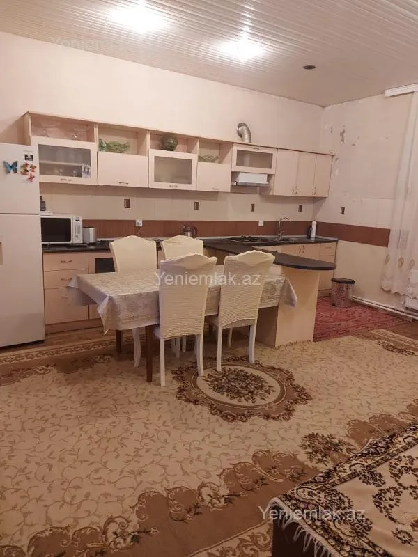 Satılır 5 otaqlı həyət evi 250 m²