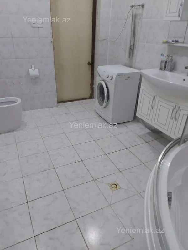 Satılır 5 otaqlı həyət evi 250 m²