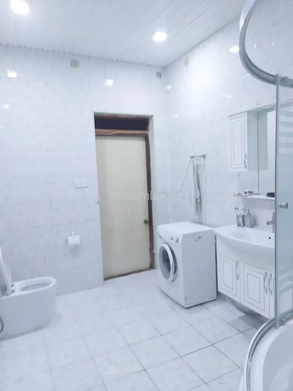 Satılır 5 otaqlı həyət evi 250 m²