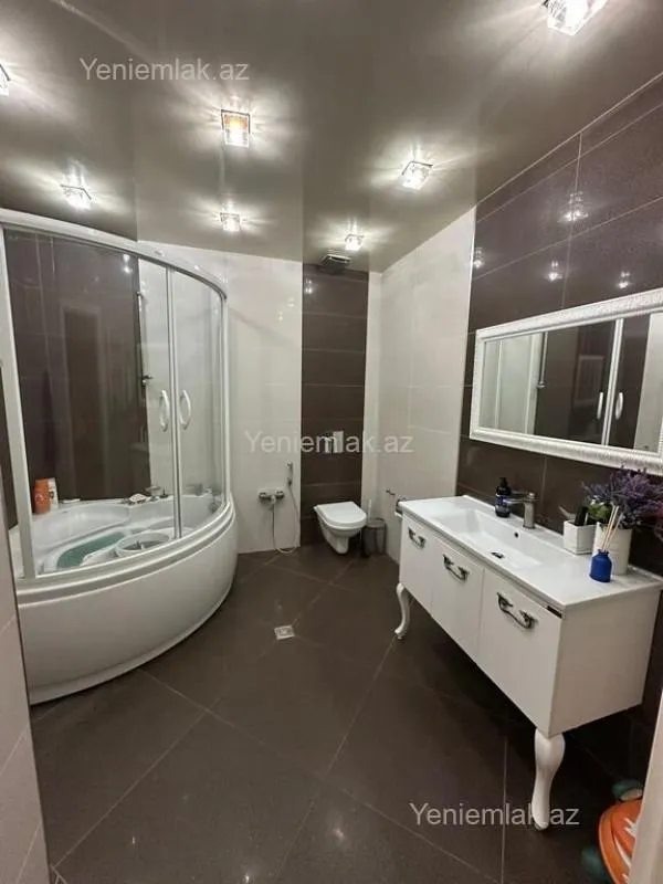 Satılır 3 otaqlı yeni tikili 140 m²