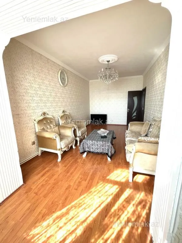 Satılır 3 otaqlı köhnə tikili 90 m²