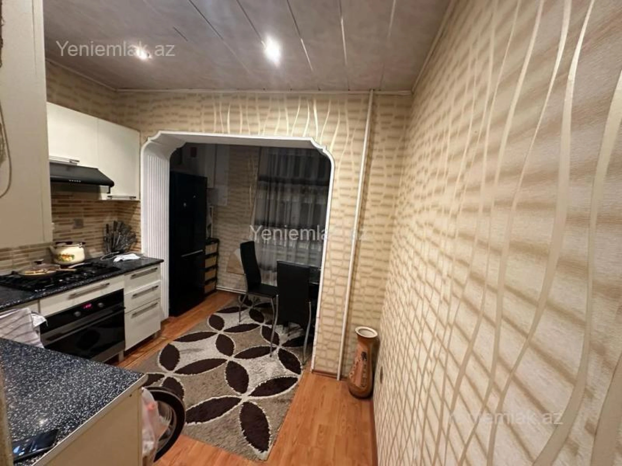 Satılır 3 otaqlı köhnə tikili 90 m²