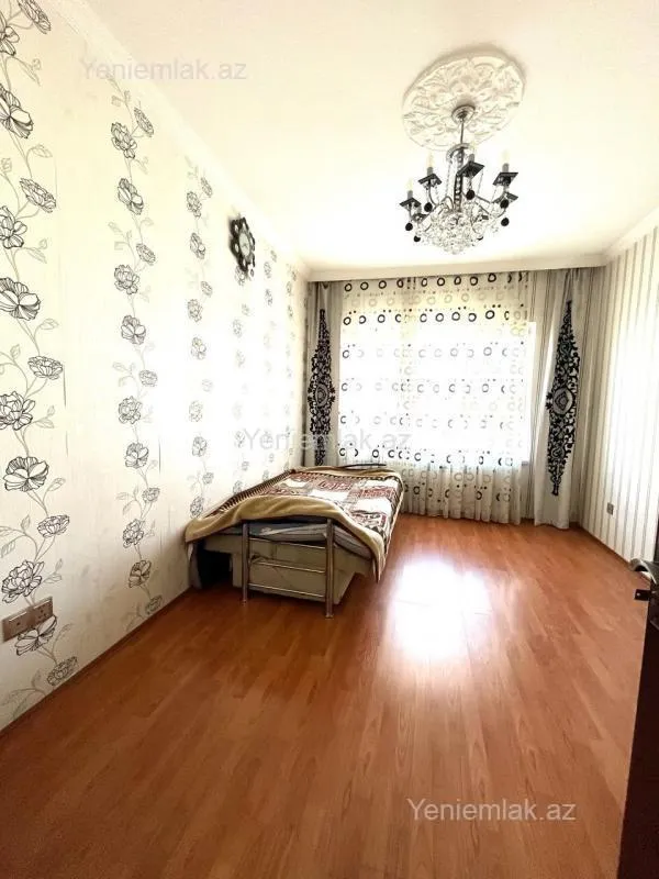 Satılır 3 otaqlı köhnə tikili 90 m²