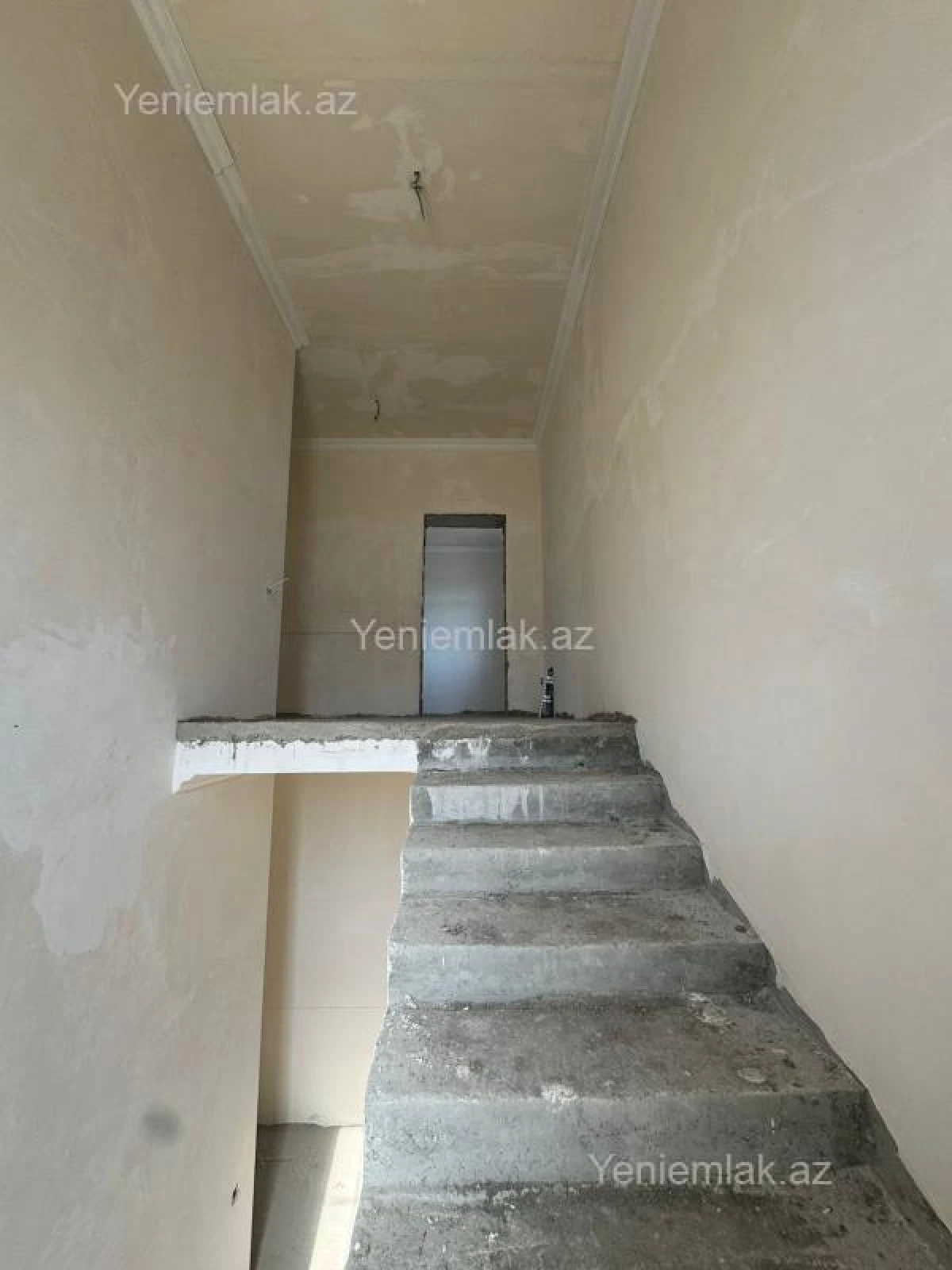Satılır 6 otaqlı həyət evi 220 m²