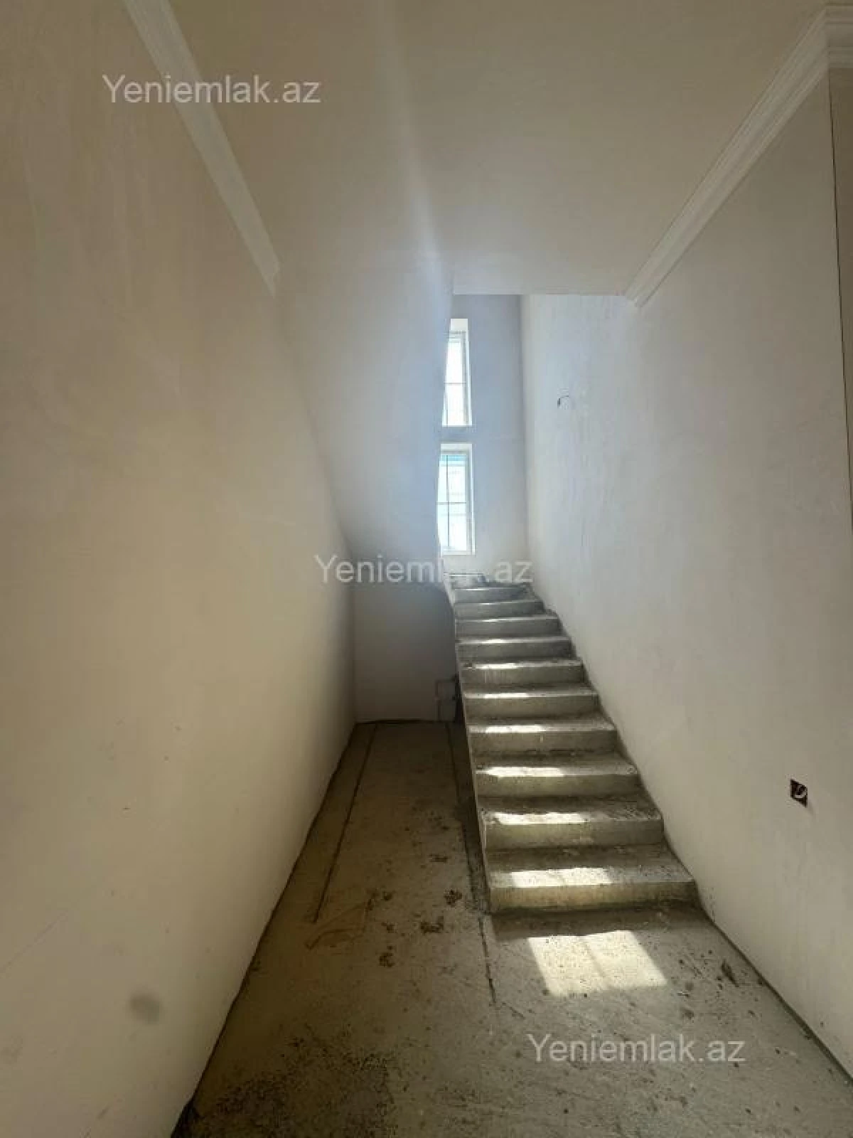 Satılır 6 otaqlı həyət evi 220 m²