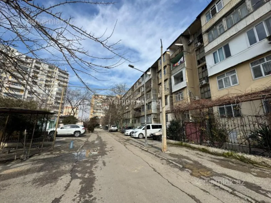 Satılır 4 otaqlı köhnə tikili 100 m²