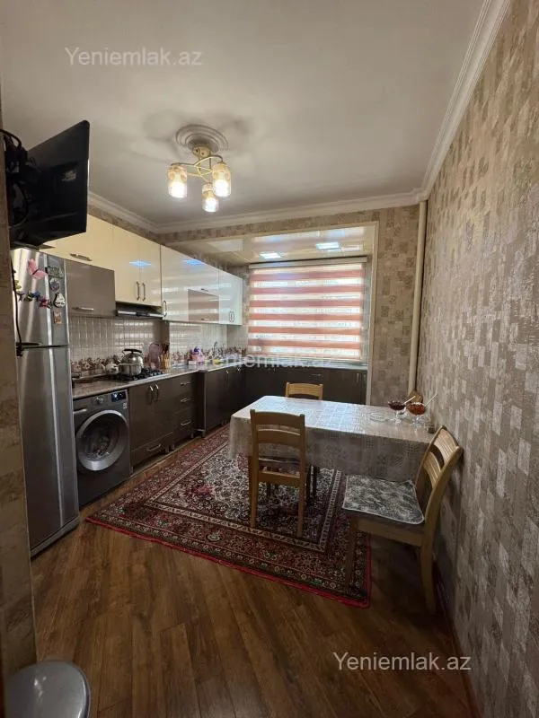 Satılır 4 otaqlı köhnə tikili 100 m²