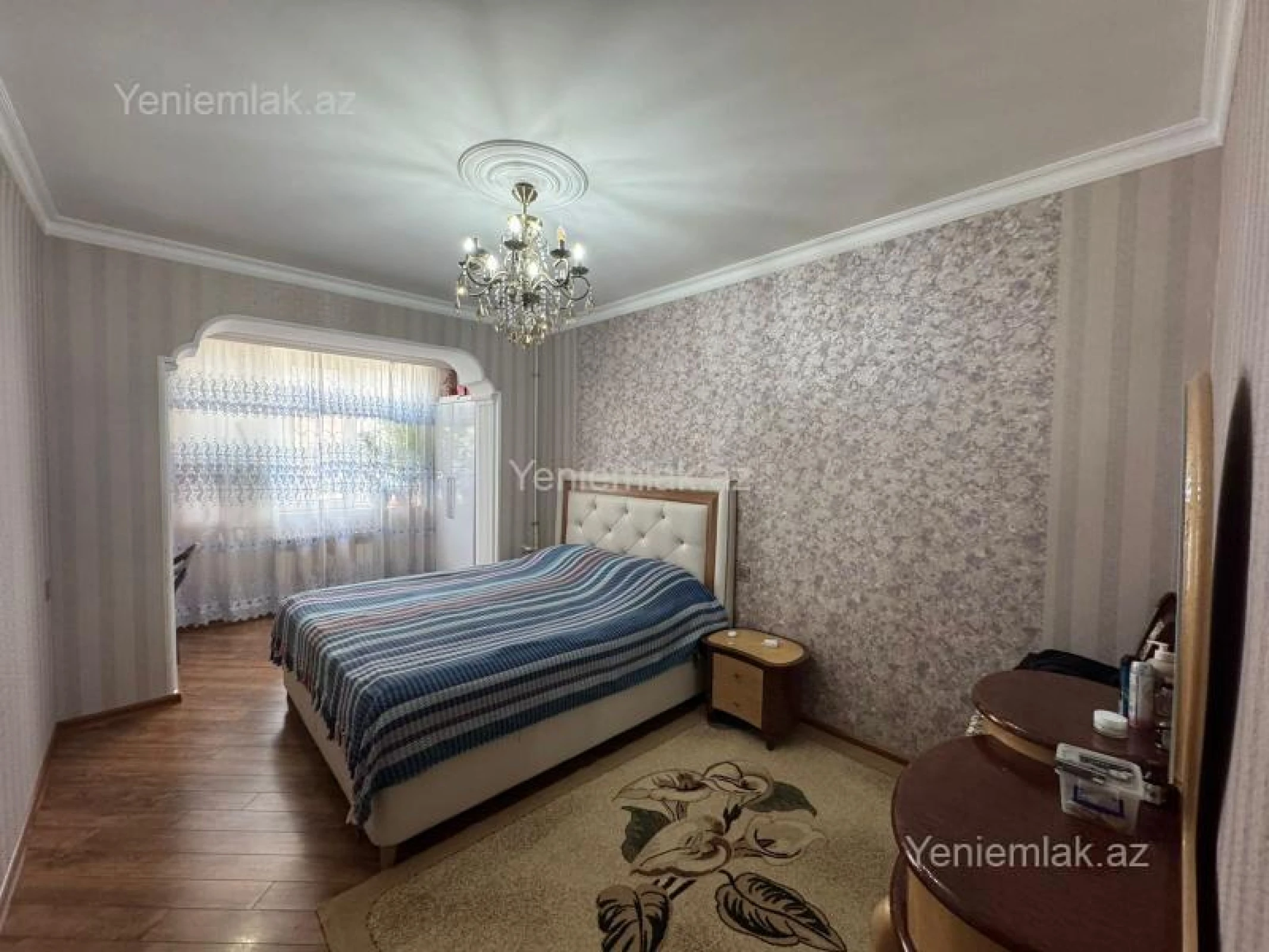 Satılır 4 otaqlı köhnə tikili 100 m²